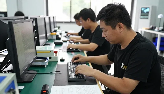 高峰期运行解决方案中的技术支持等选择